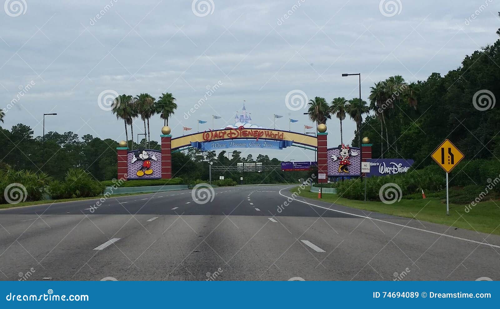 Entrada de Disney imagen de archivo editorial. Imagen de entrada 74694089