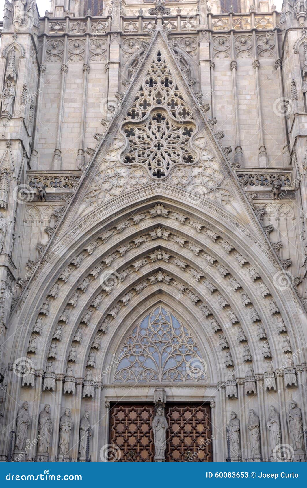 Entrada a La Catedral Gótica De Barcelona, España Imagen de archivo -  Imagen de edificio, capilla: 60083653