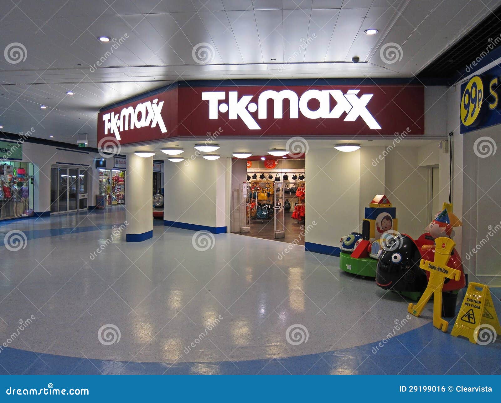 Entrada a Una Tienda Máxima Del TK. Foto editorial - Imagen de almacén,  juguetes: 29199016