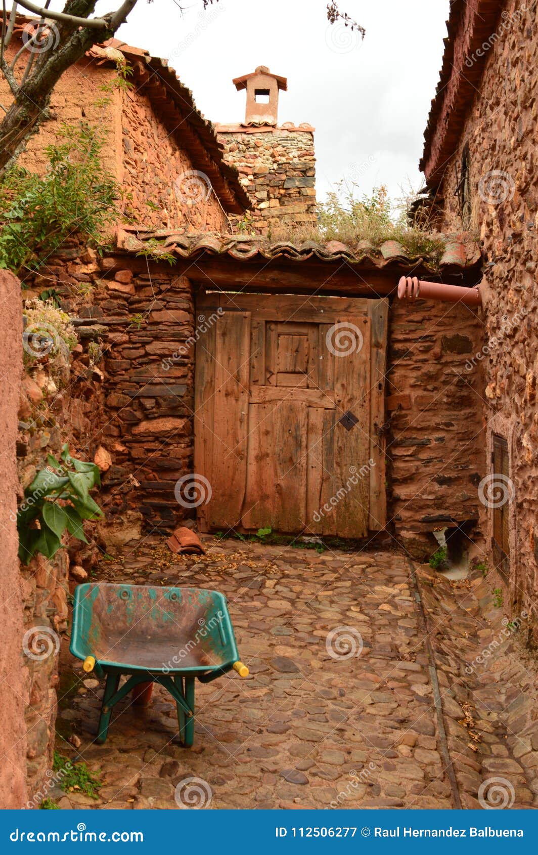 entrance door antiquisime to a house the 19th century in a picturesque village with black slate roofs in madriguera. animals holid