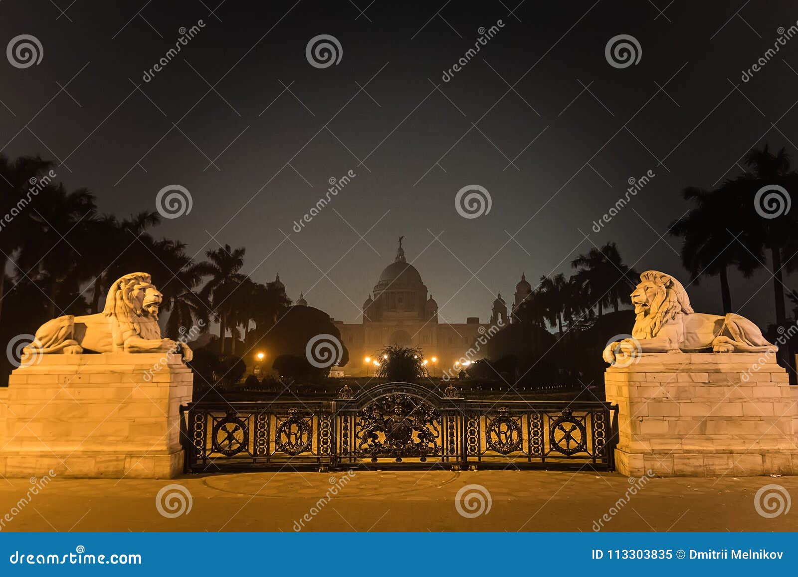 entrance gate with white marble lions of victoria memorial