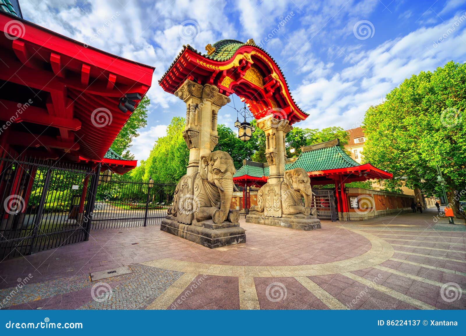 entrance to the berlin zoological garden, germany