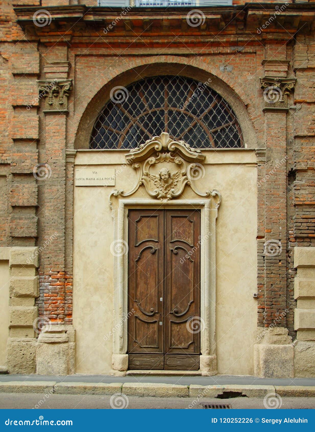 entrance to the church church of san matteo alla bacchette