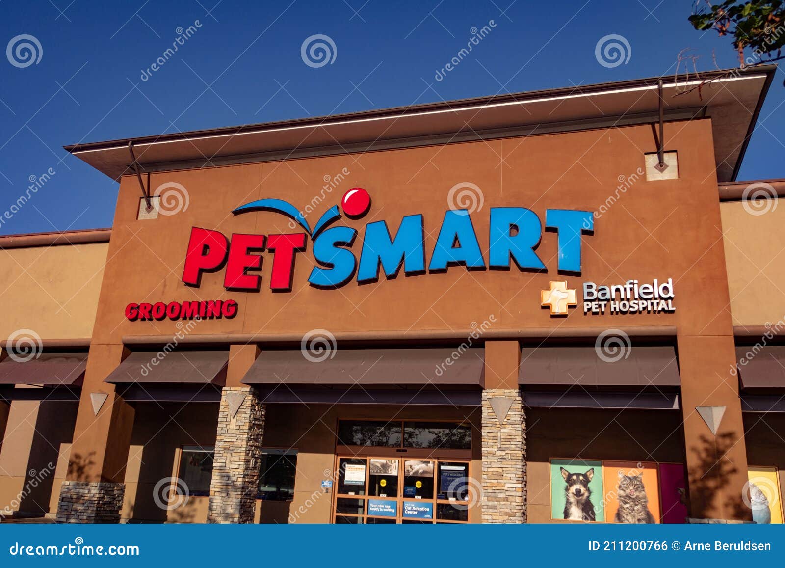 Entrance To Pet Smart Store Editorial Photo Image of shopping, cats