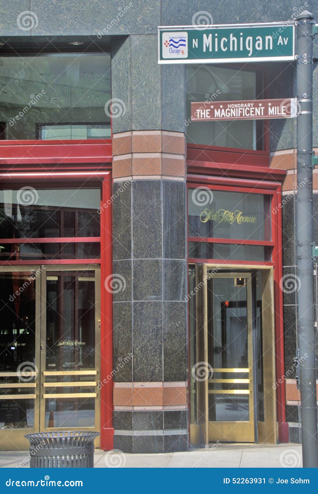 The Entrance To Saks Fifth Avenue, Chicago, Illinois Editorial Photo -  Image of sign, department: 52263931