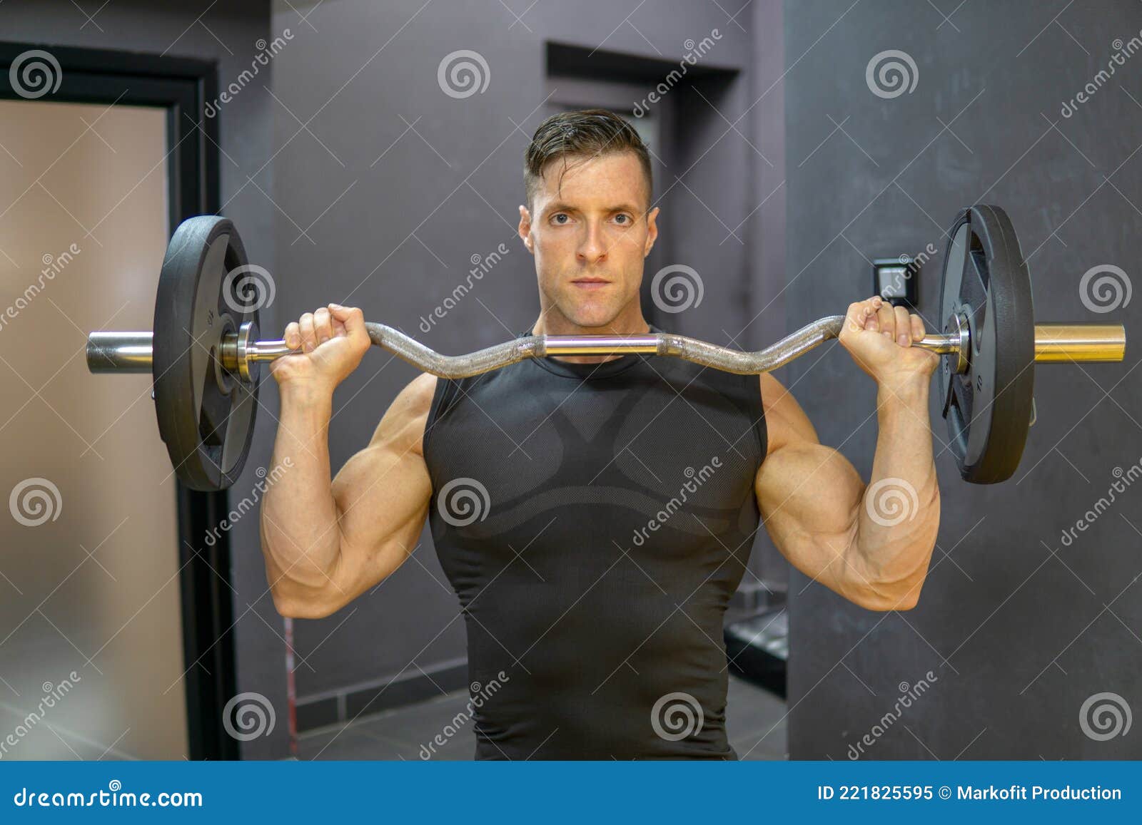 Entrenamiento De Modelo De Fitness Masculino Con Barra Z En El Gimnasio  Imagen de archivo - Imagen de hombre, ajuste: 221825595