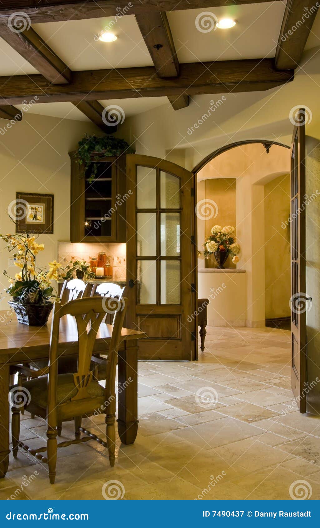 Entry kitchen modern стоковое изображение. изображение насчитывающей