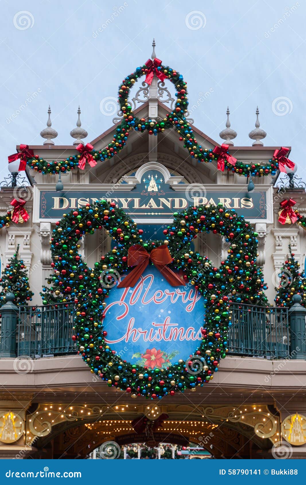 Entrée De Disneyland Paris Sur Noël Photo éditorial Image du