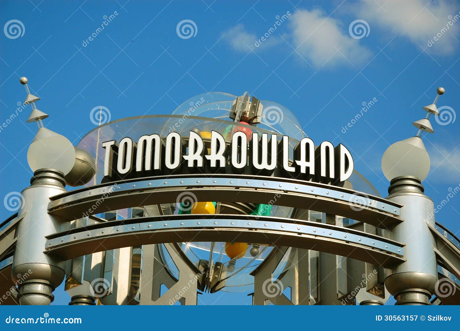 Entrée de Tomorrowland. Ravissez mener à Tomorrowland dans le royaume magique de Disney, Orlando, la Floride
