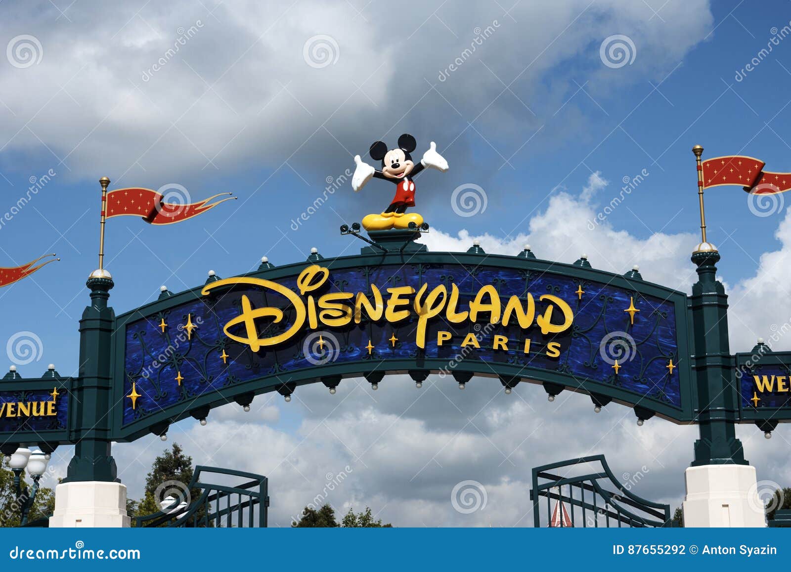 Entrée à Disneyland Paris photographie éditorial. Image du marque