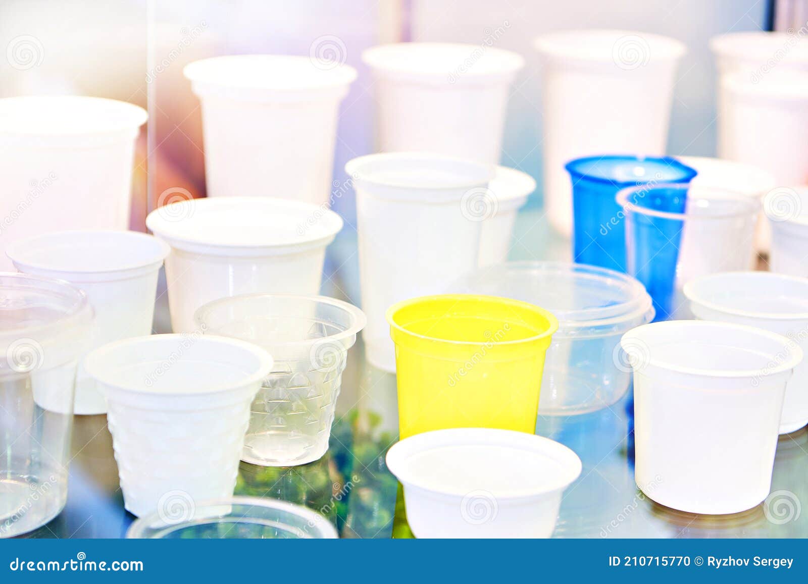 Boda Omitido Sentirse mal Envases Plásticos Desechables Para Alimentos Foto de archivo - Imagen de  alimento, departamento: 210715770