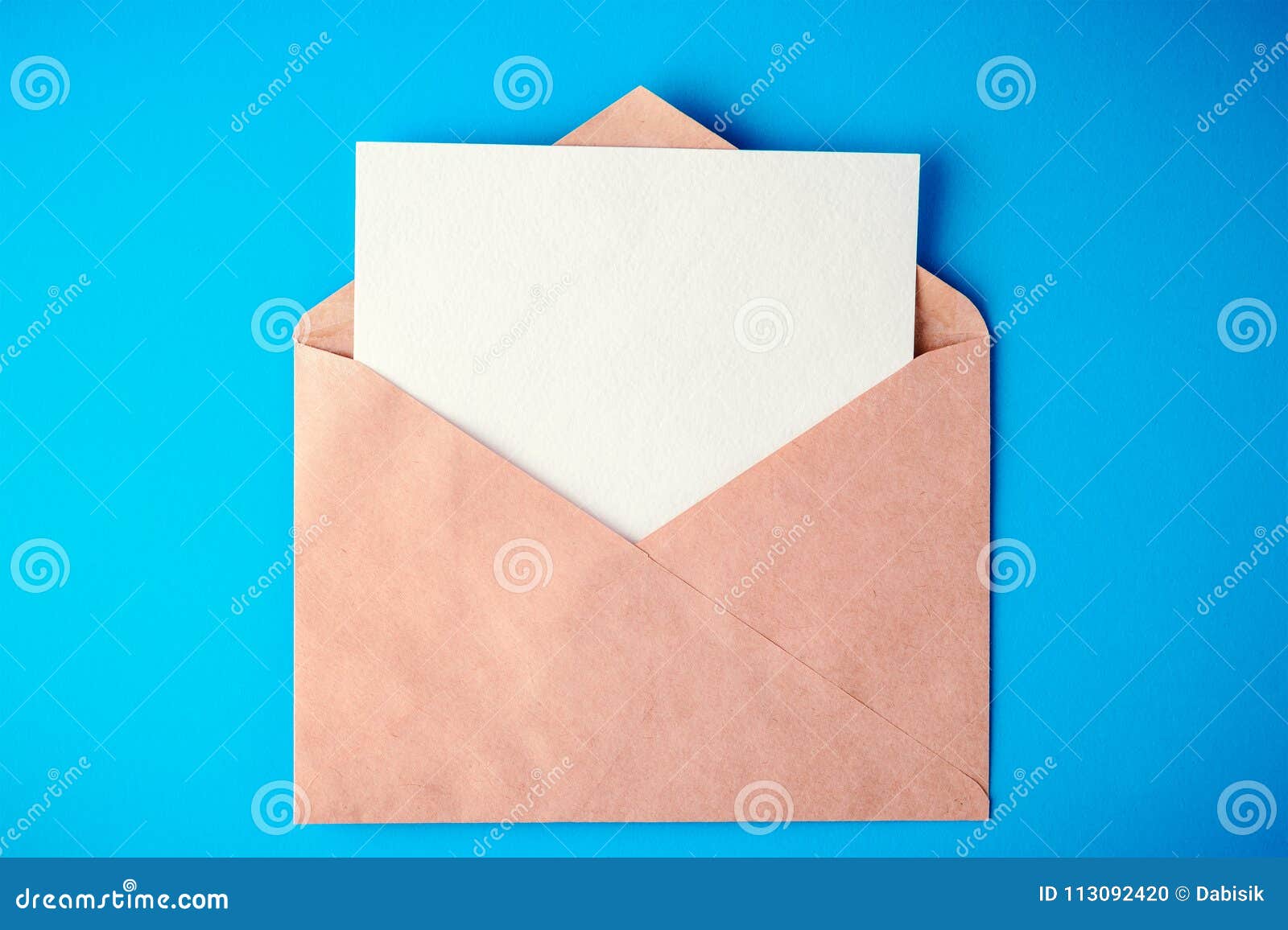 Внутри конверта. Конверт. Конверт вид сверху. Открытый конверт с письмом. Конверт с листком.