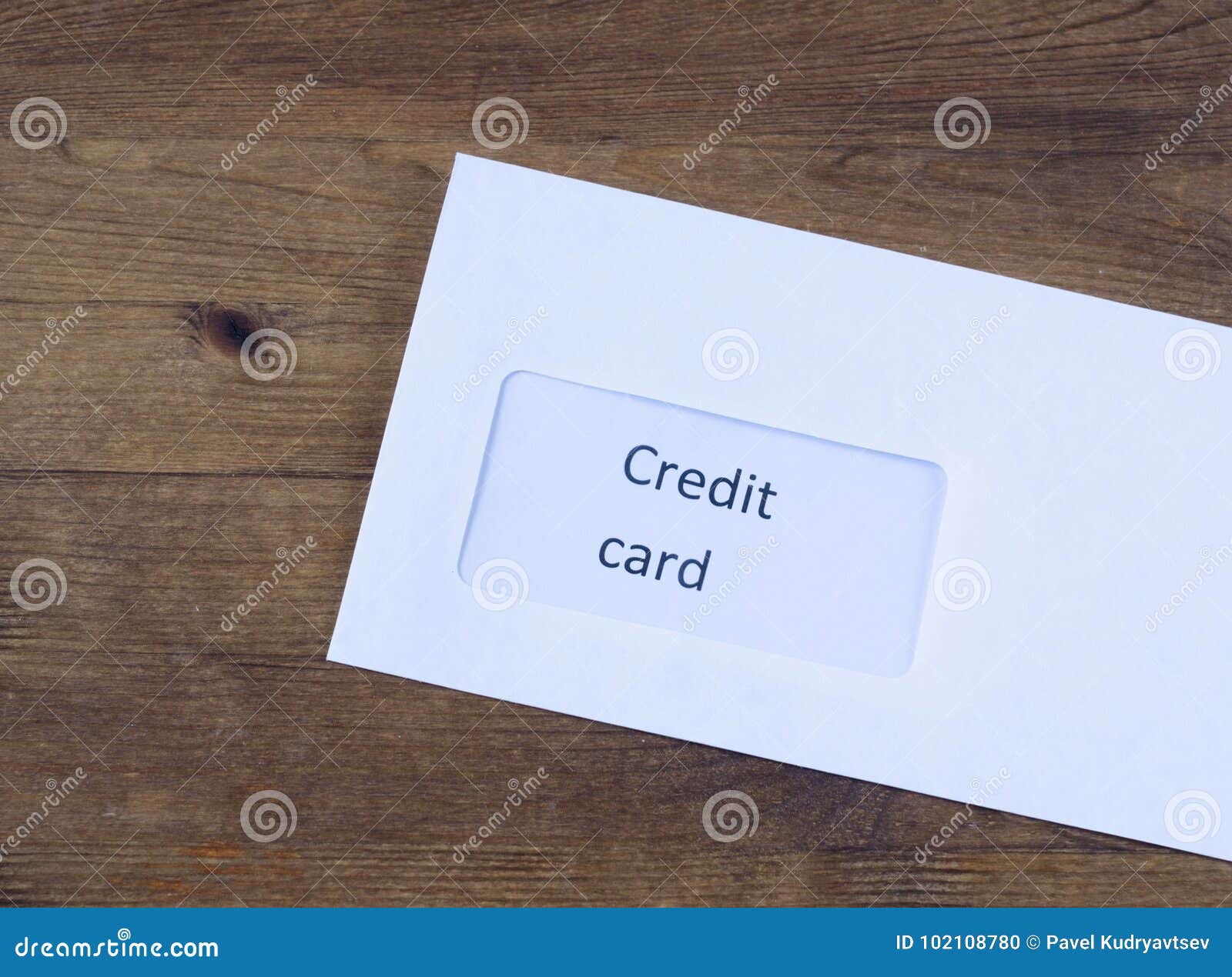 Enveloppe De Papier Avec La Carte De Crédit à L'intérieur Photo stock -  Image du copie, devise: 102108780