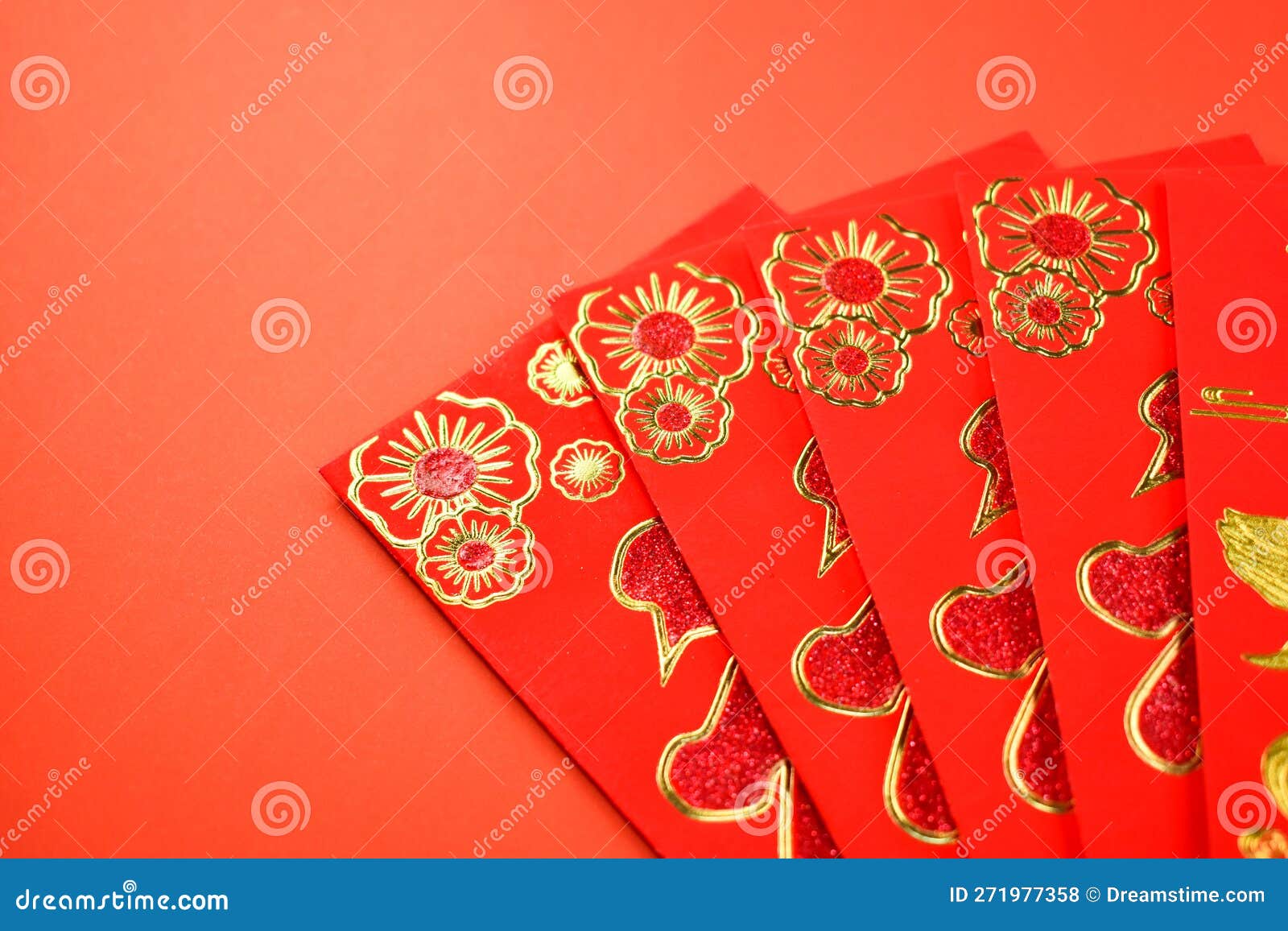 Enveloppe Rouge Pour La Journée Chinoise Sur Fond Rouge Photo stock - Image  du culture, cérémonie: 271977358