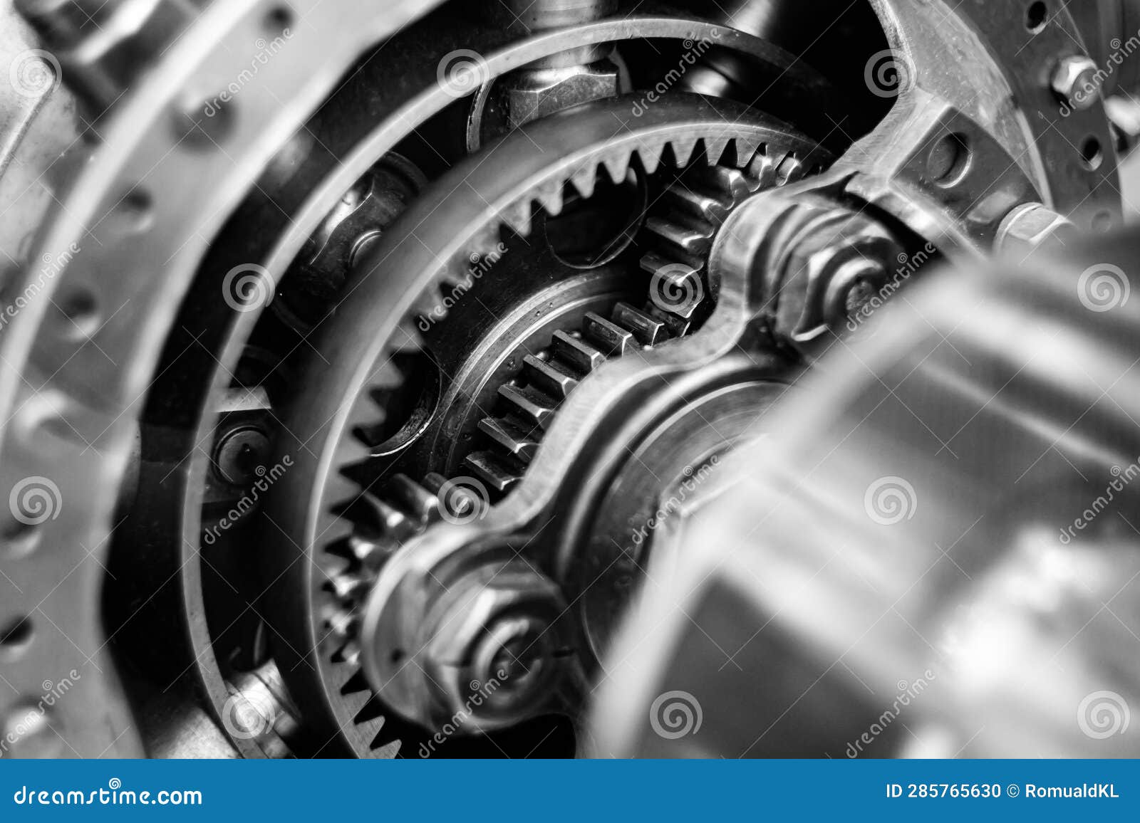Epicyclic Gear Train or Gearset with Cogwheels for Torque