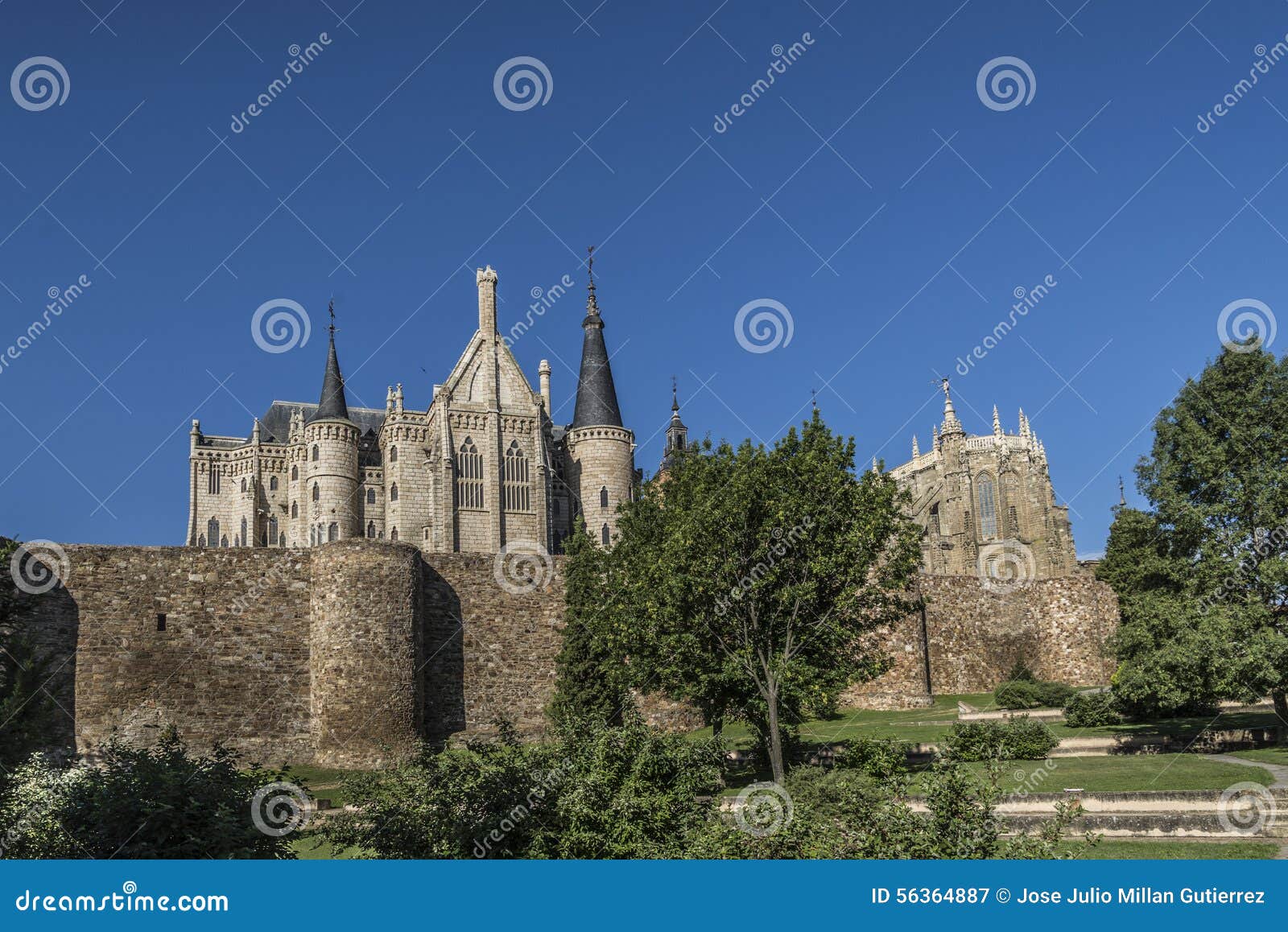 episcopal palace of astorga by gaudi