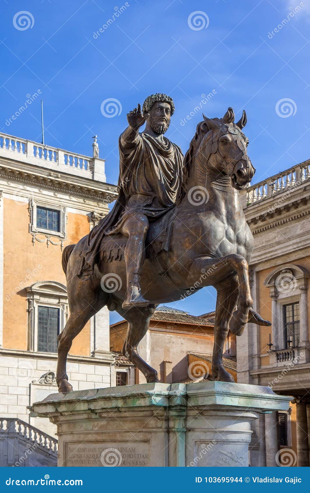 equestrian statue of marcus aurelius in rome