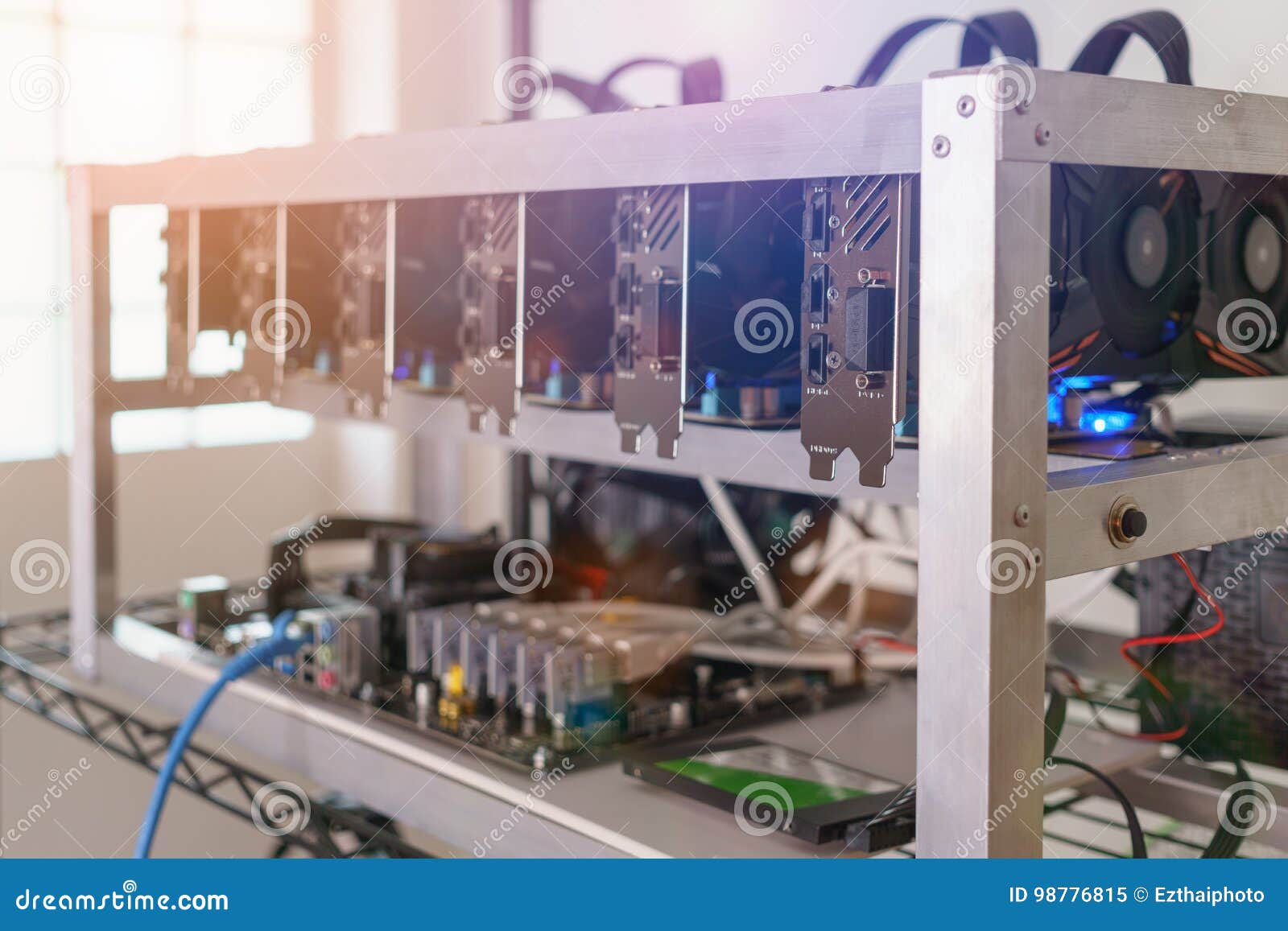 Plataforma De Mineração De Criptomoedas, Plataforma De Mineração De  Criptomoedas Que Utiliza Placas Gráficas Para Extrair Criptomo Imagem de  Stock - Imagem de circuito, azul: 98776815