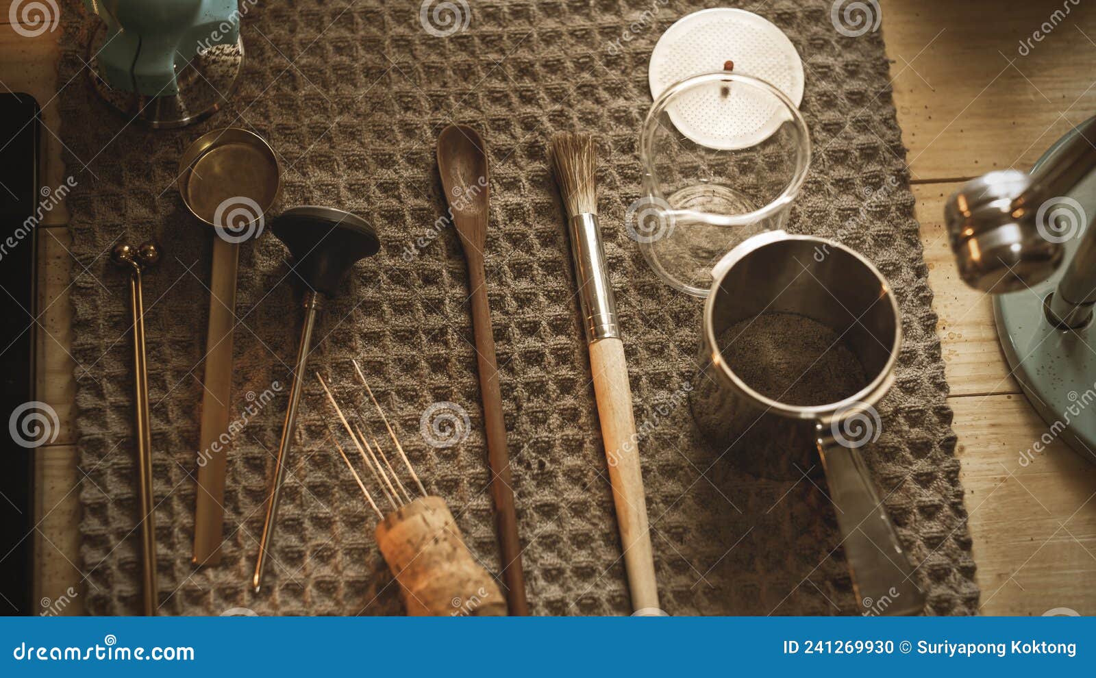 Equipment Brew Coffee, Accessories and Utensils for Making Coffee Using