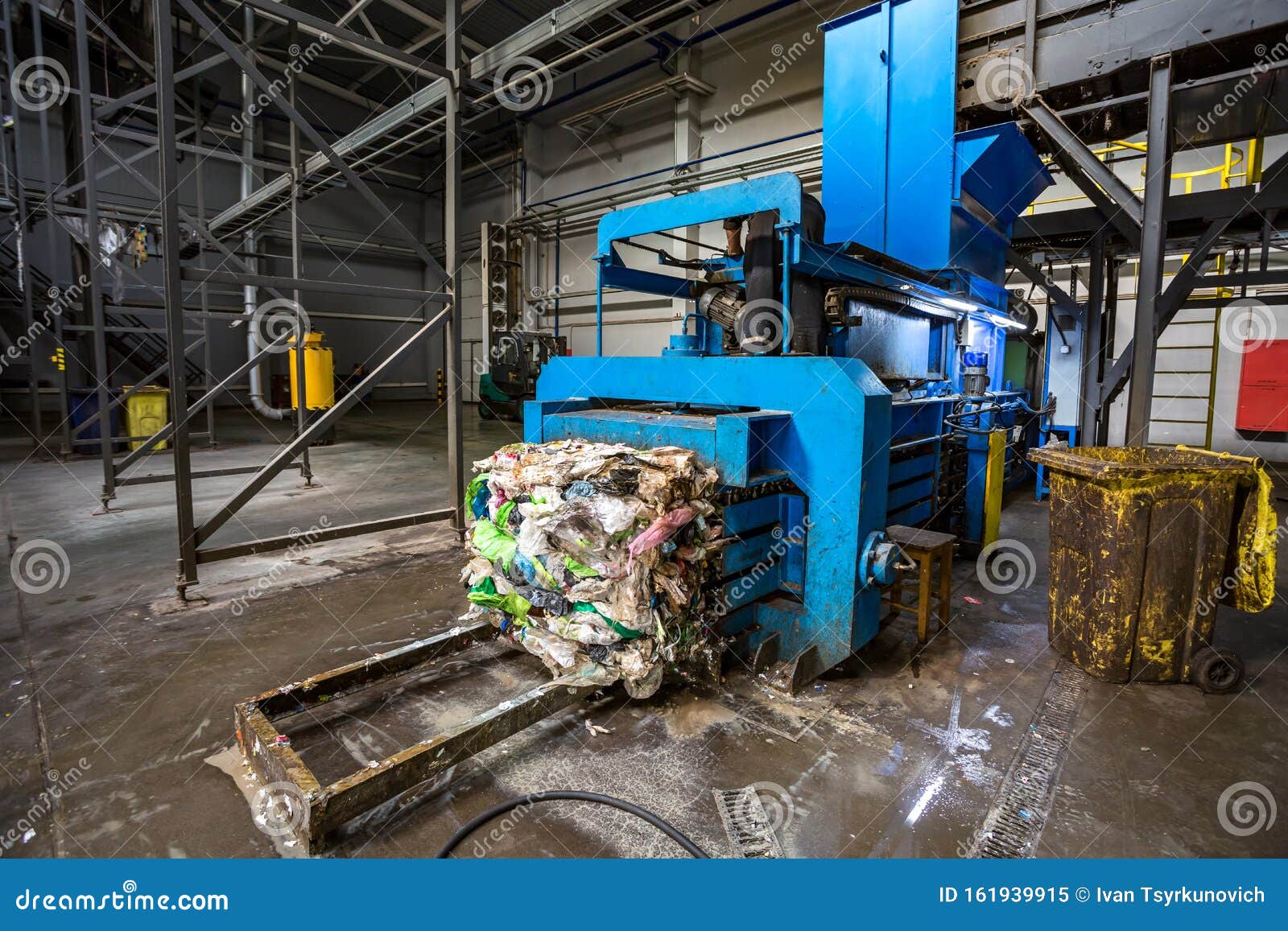 Equipment for Pressing Debris Sorting Material To Be Processed in