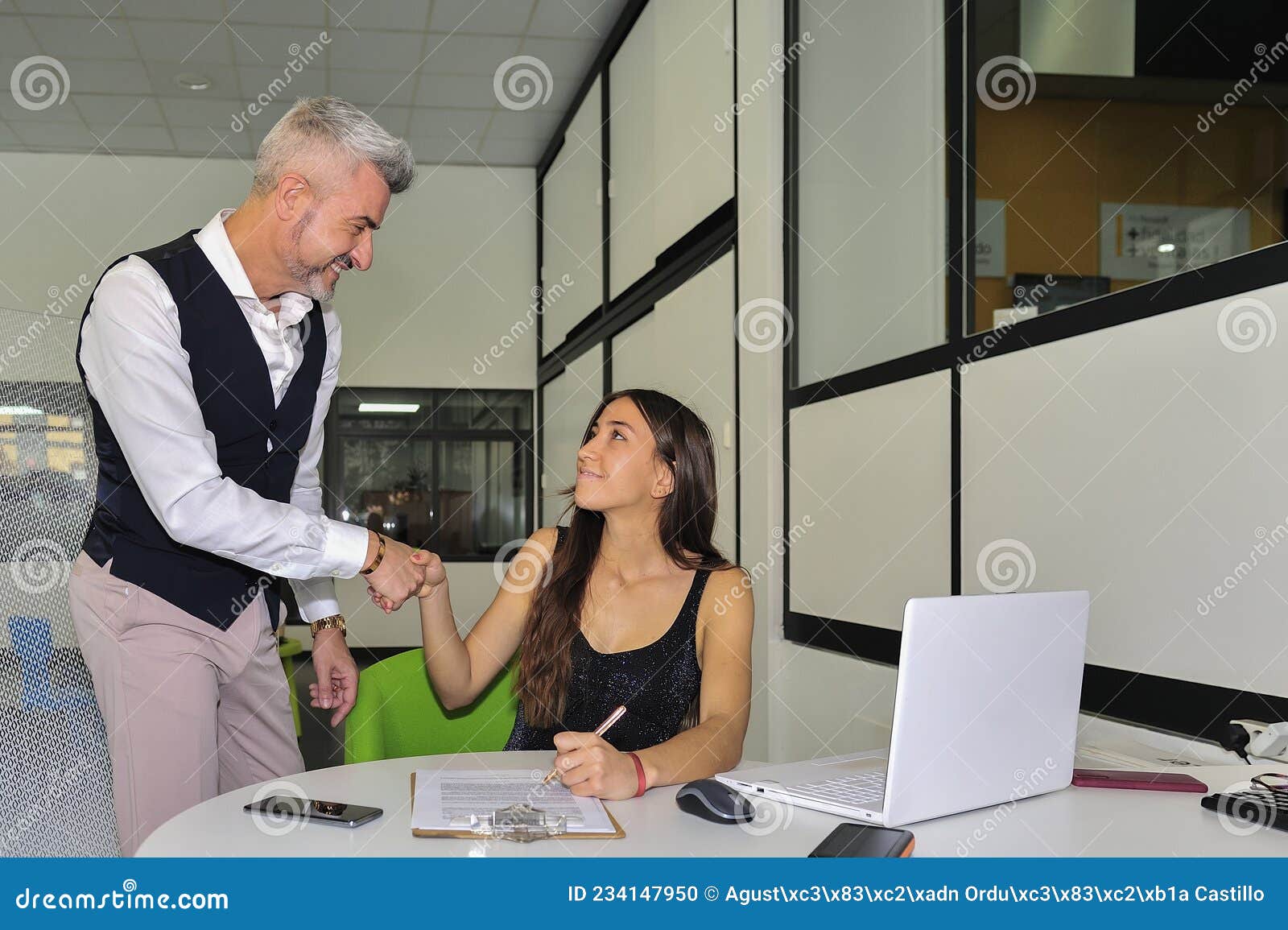 young entrepreneurial entrepreneurs, working in the office.