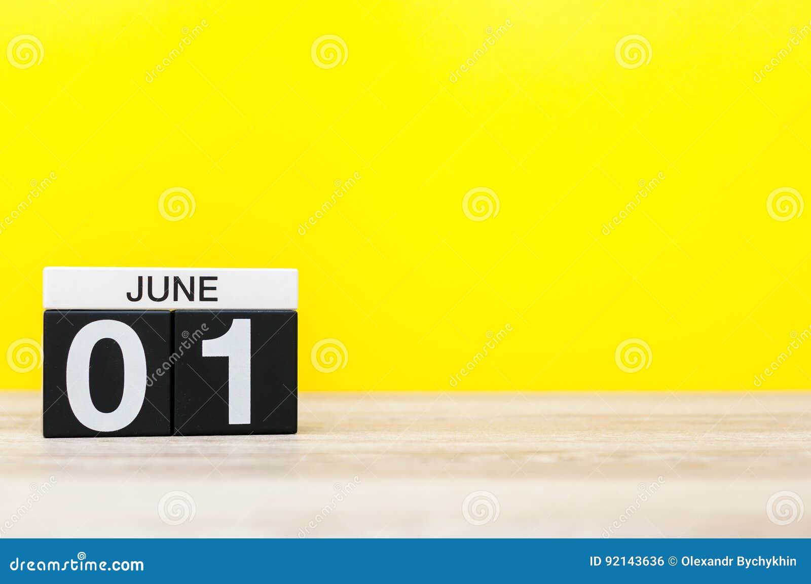1er Juin Jour 1 Du Mois, Calendrier Sur Le Fond Jaune Premier Jour D'été L'espace Vide Pour Le Texte Le Jour Des Enfants Heureux Photo stock - Image du mensuel, important: 92143636