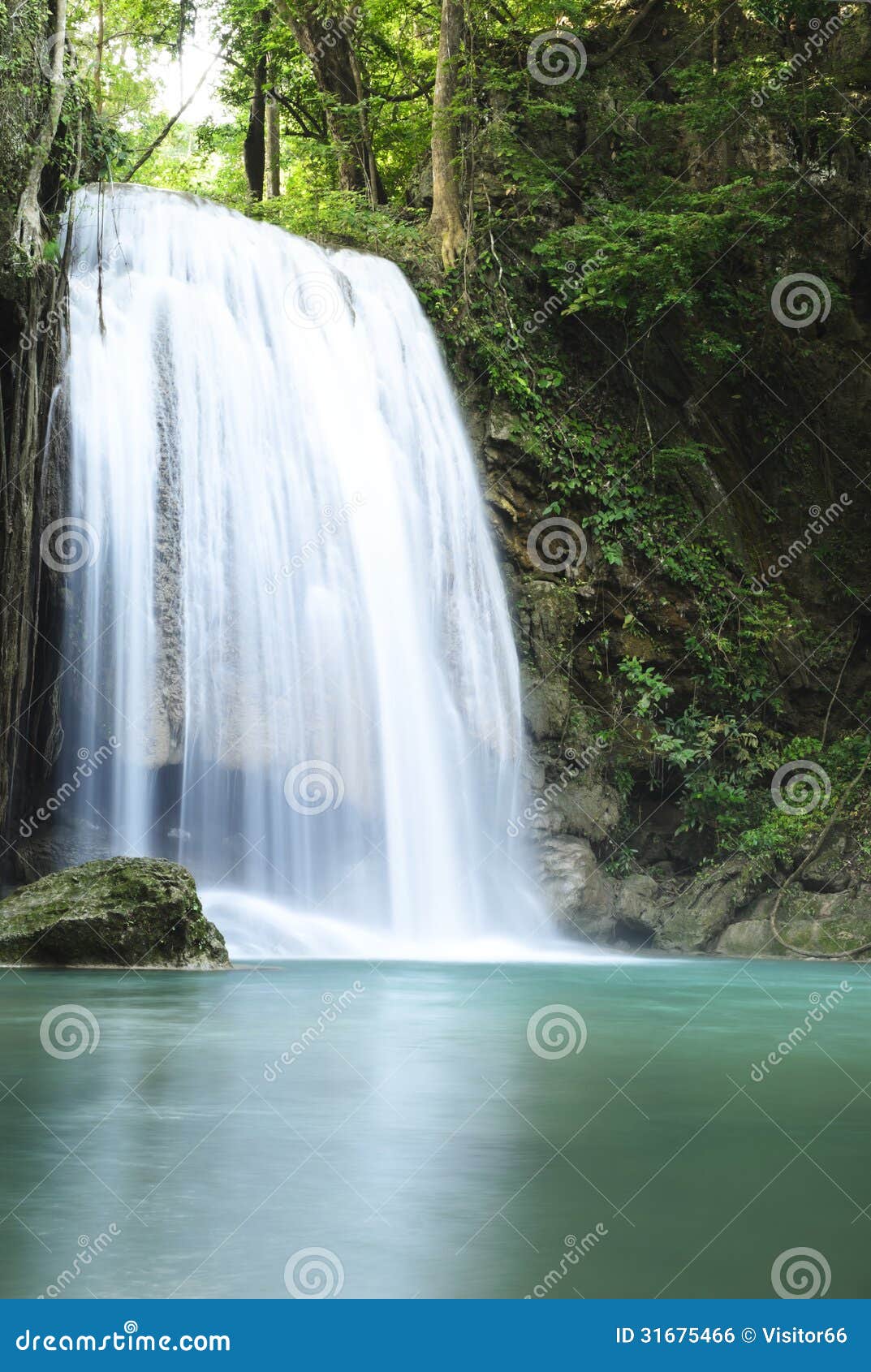 Era van waterfall stock foto. Image of milieu, zijdeachtig 31675466