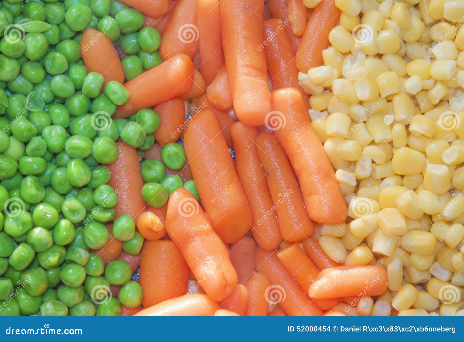 Erbsen, Karotten und Mais stockfoto. Bild von gelb, mahlzeit - 52000454