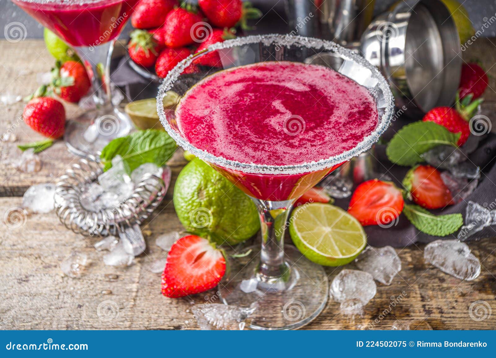 Erdbeer-Margarita-Cocktail stockbild. Bild von stab - 224502075