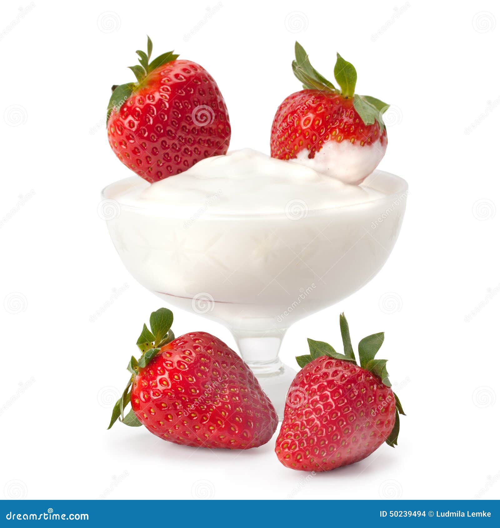 Erdbeeren mit Sahne stockfoto. Bild von dekoration, gesundheit - 50239494