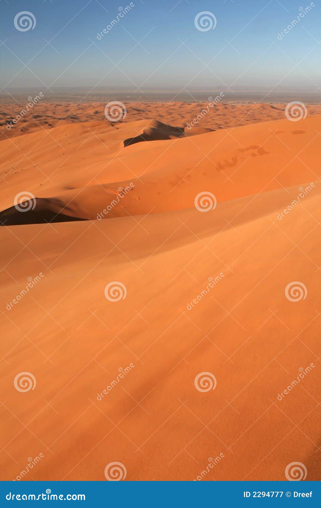 erg chebbi sand dunes sunrise