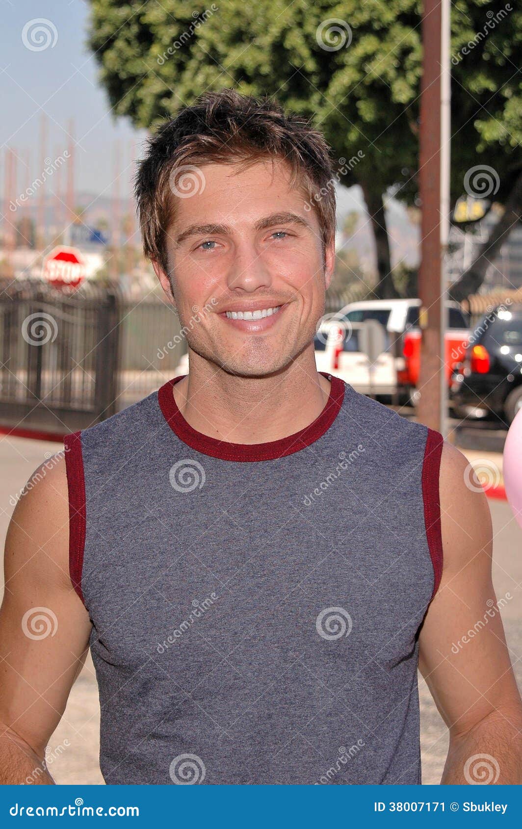 Eric Winter Eric Winter editorial photo. Image of winter, night, prelatin - 38007171