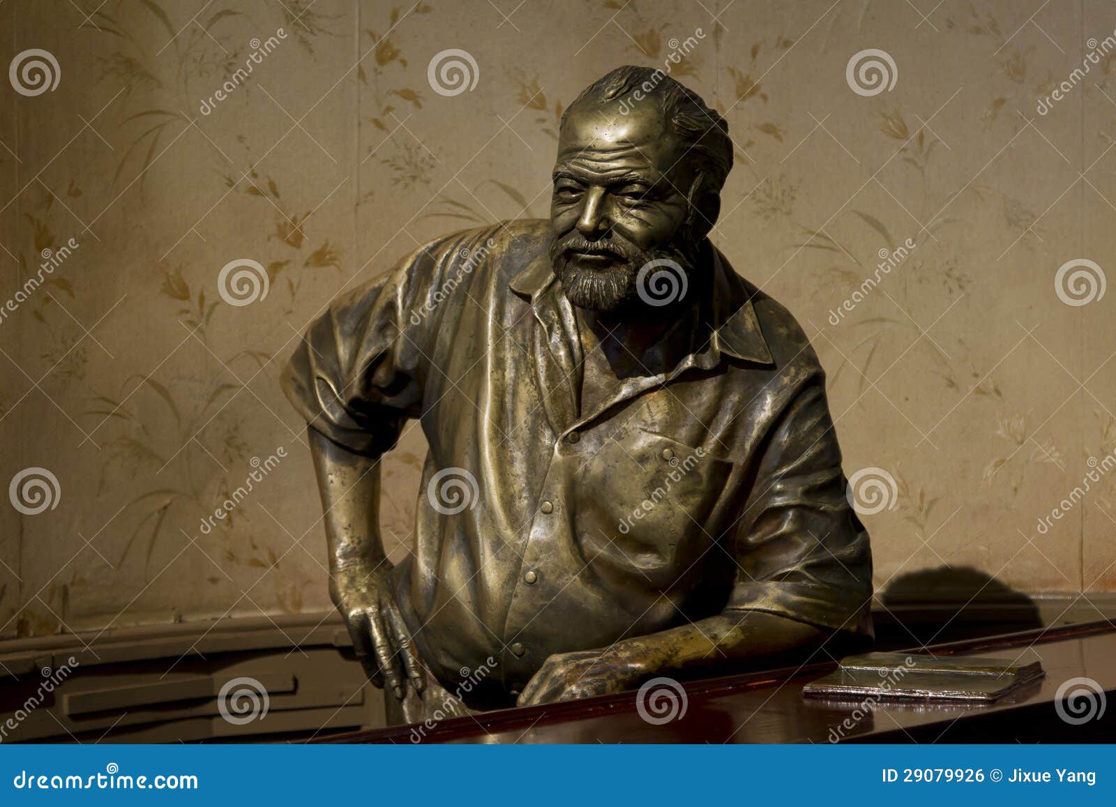 ernest hemingway statue at el floridita