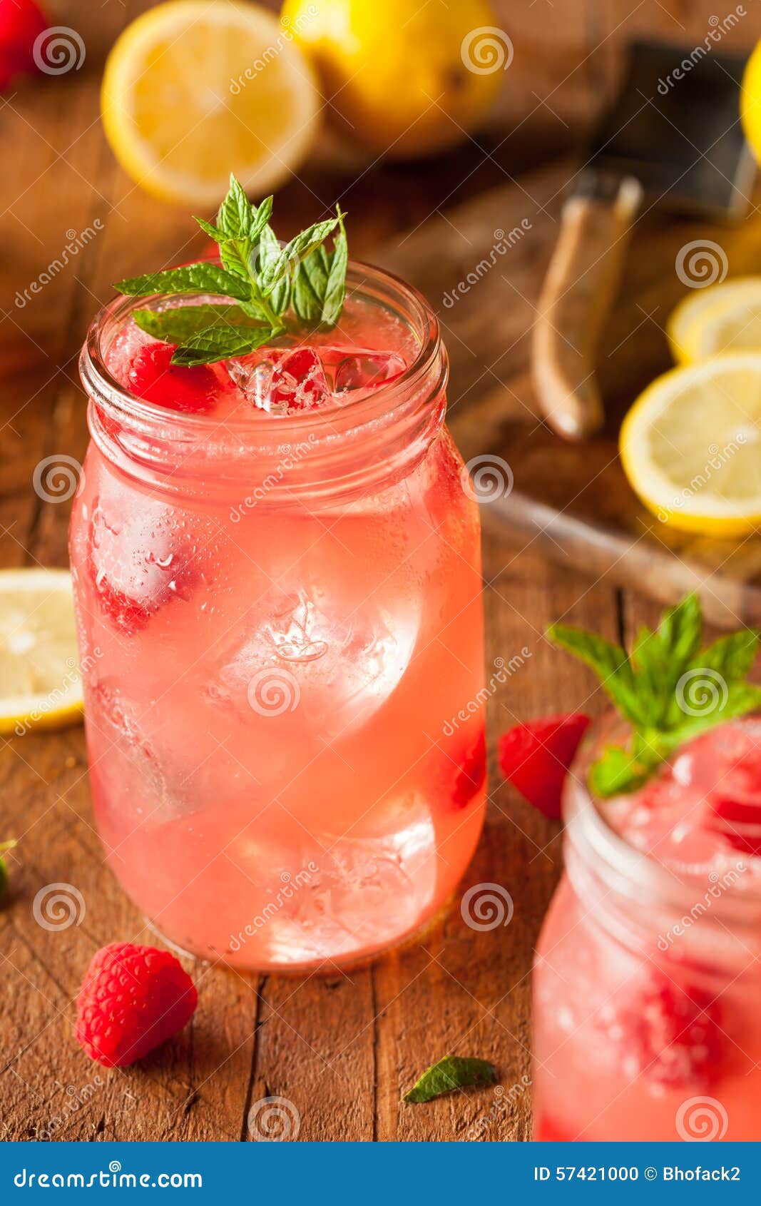 Erneuernde Kalte Himbeerlimonade Stockfoto - Bild von alkoholiker ...