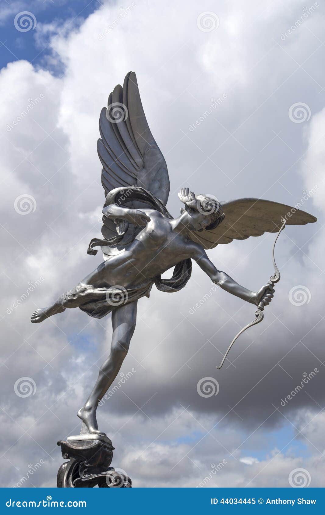 eros love statue at piccadilly circus