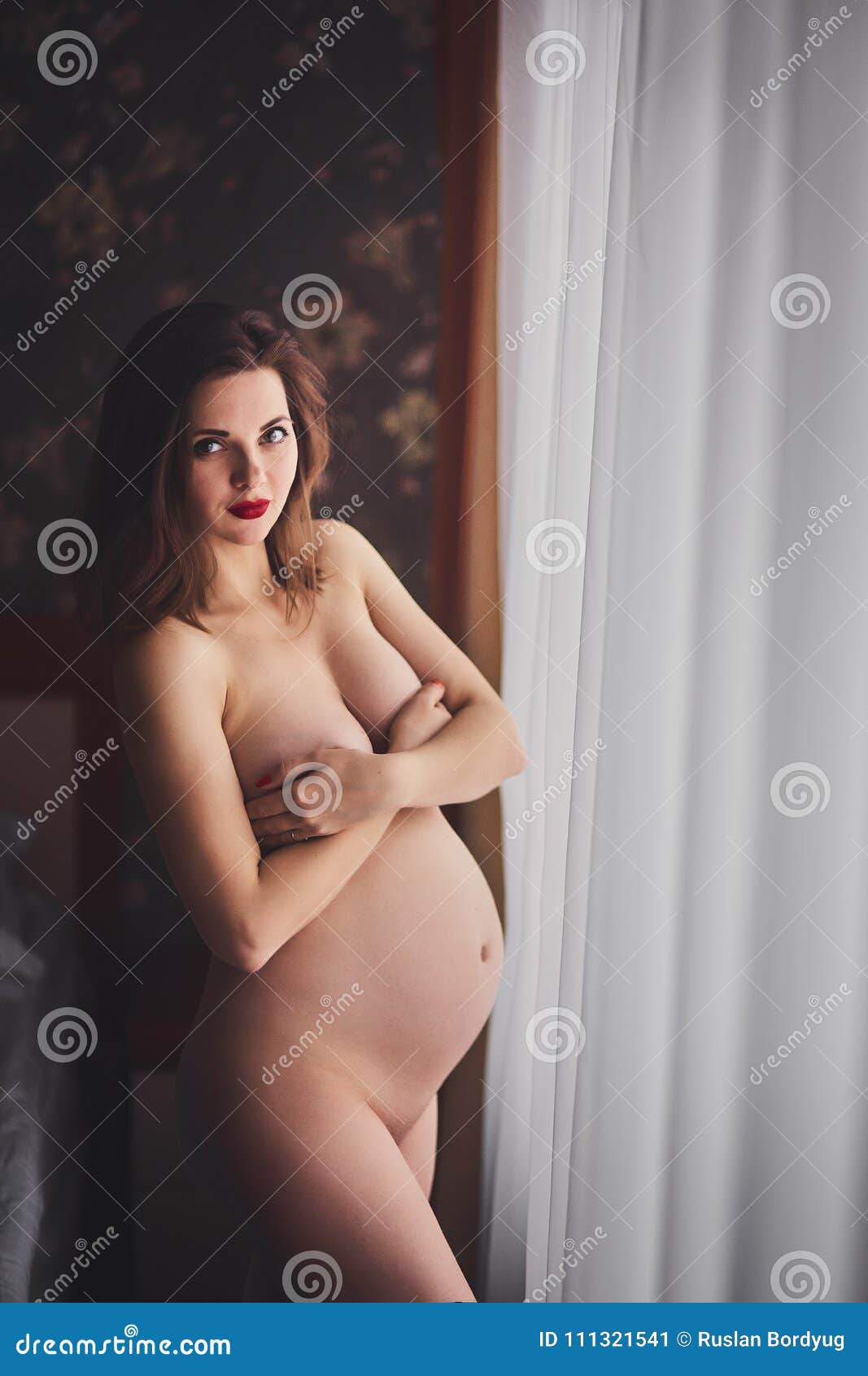 Pregnent naked