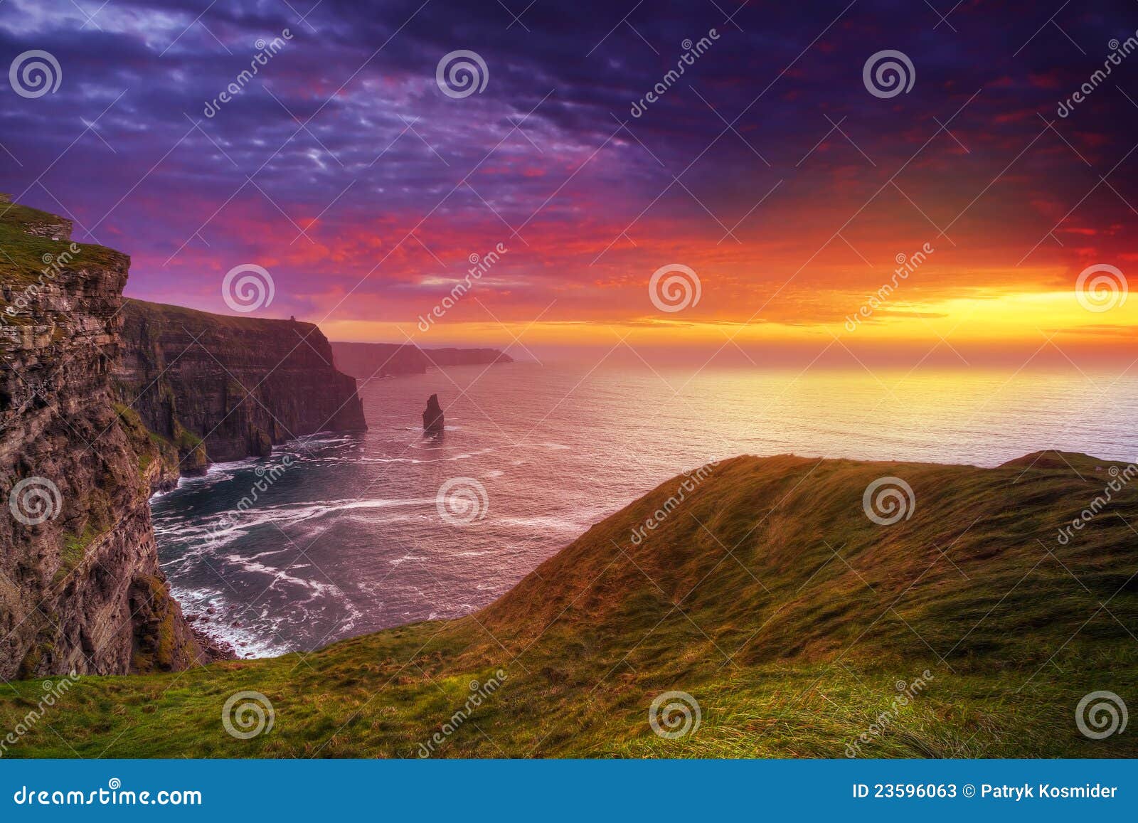 Erstaunlicher Sonnenuntergang an den Klippen von Moher, Co. Clare, Irland