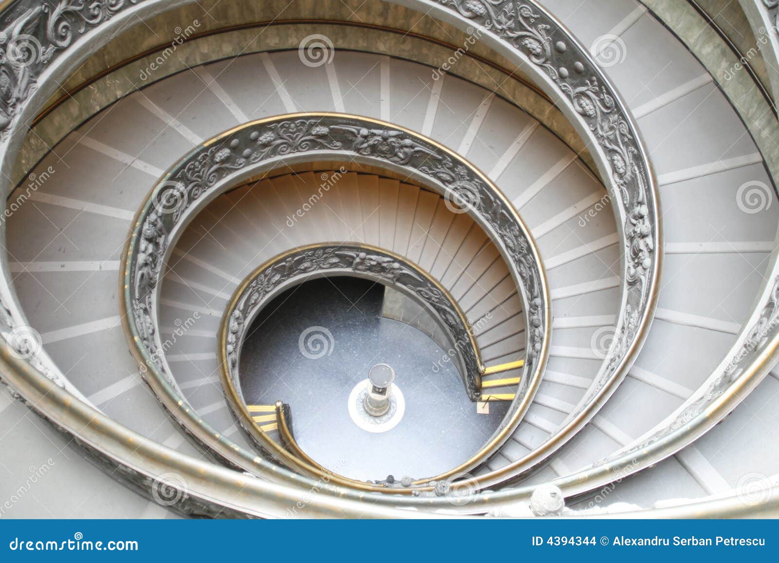 Escadas circulares no museu de vatican