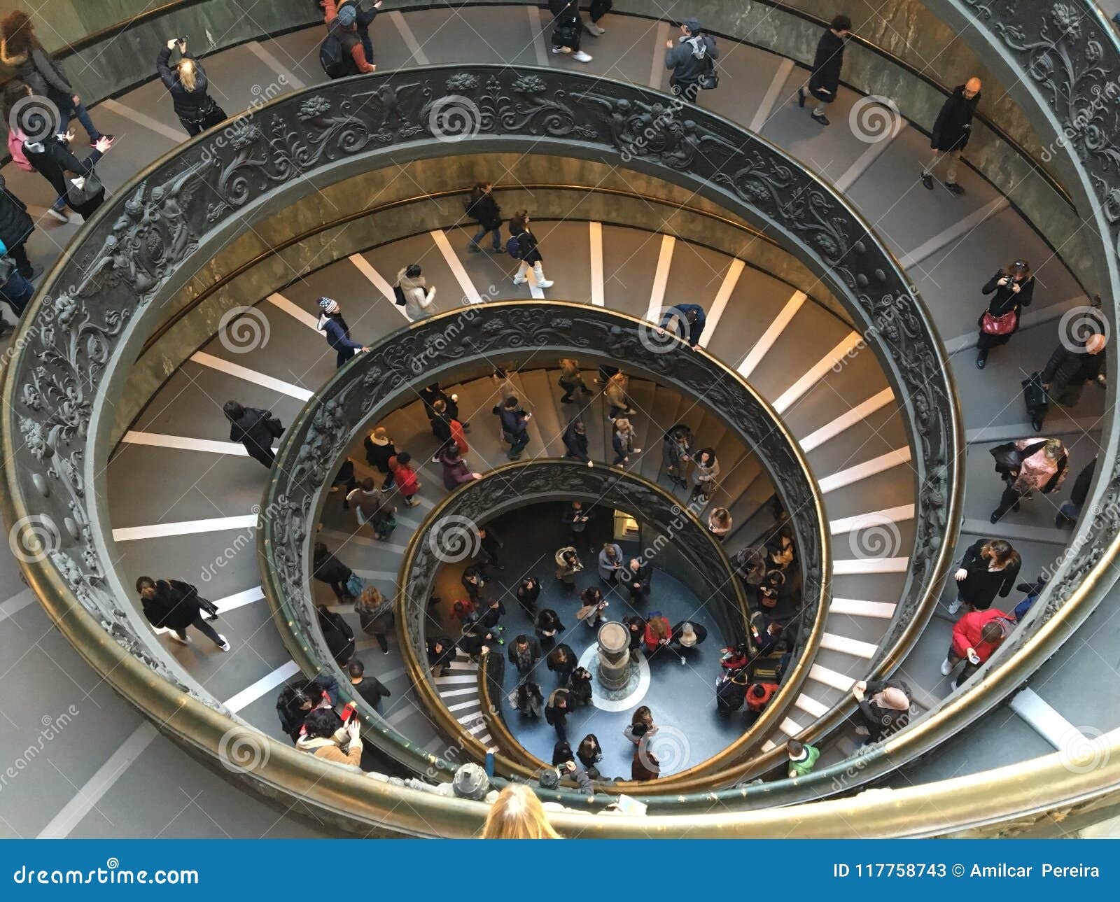 Escalera de Bramante foto de archivo editorial. Imagen de espiral