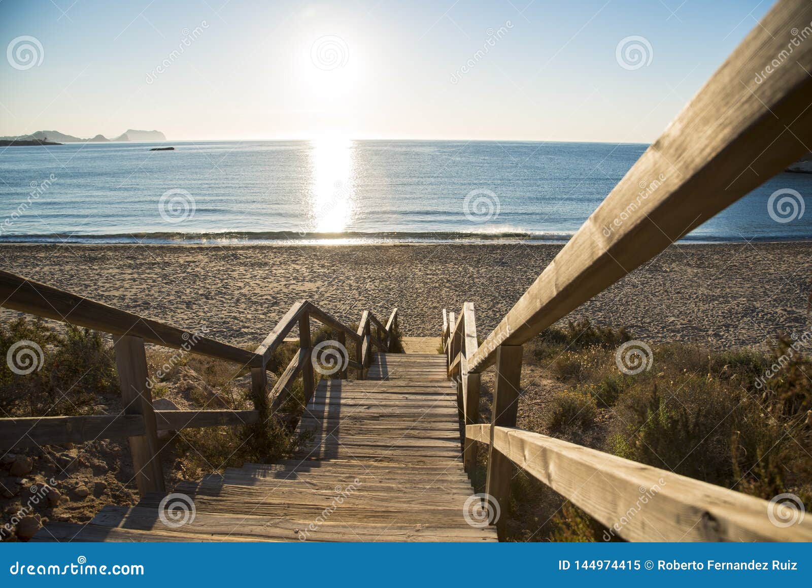 escaleras de madera de acceso a la playa cala carolina en aguilas, espaÃÂ±a