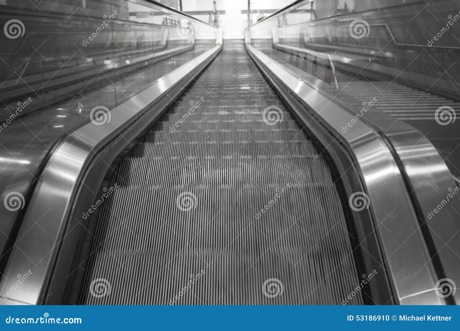 escaltor in blue