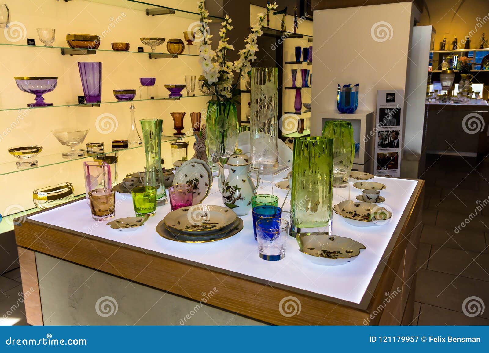 Escaparate De La Tienda De Cristal Bohemia Fotografía editorial