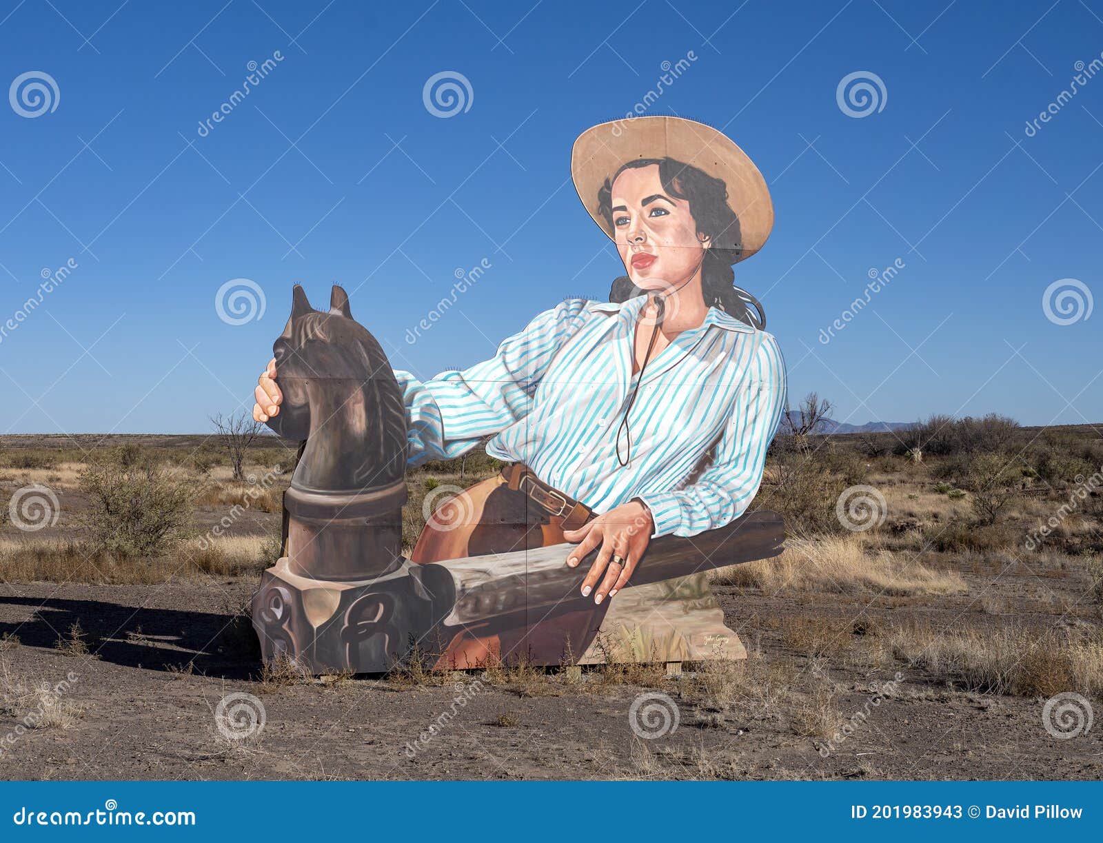 Escena De Representación Mural Con Elizabeth Taylor Del Gigante En La  Autopista 90 Marfa Fuera De Texas. Foto de archivo editorial - Imagen de  muralista, james: 201983943