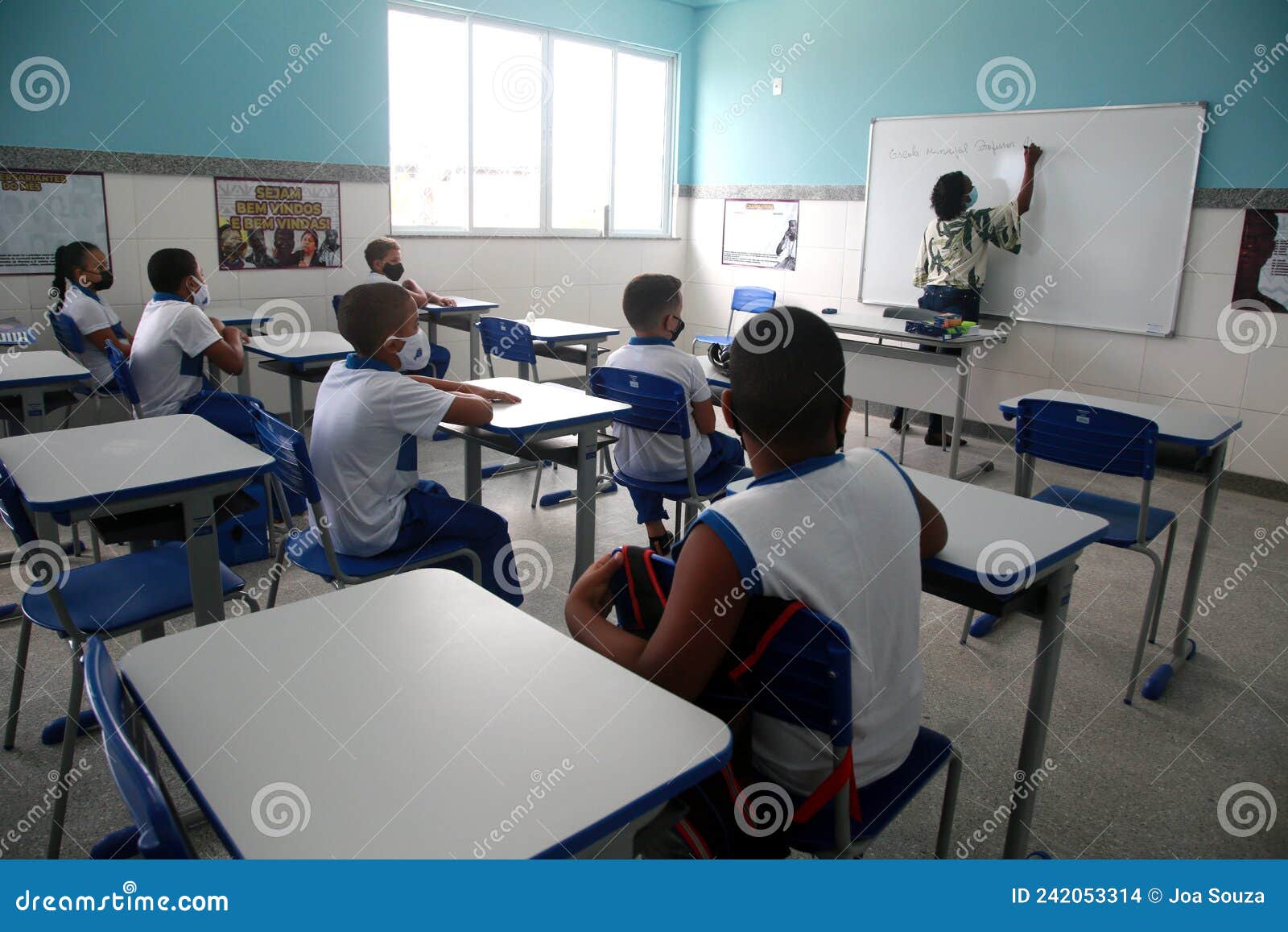 Aulas de uma das principais escolas públicas de Salvador são