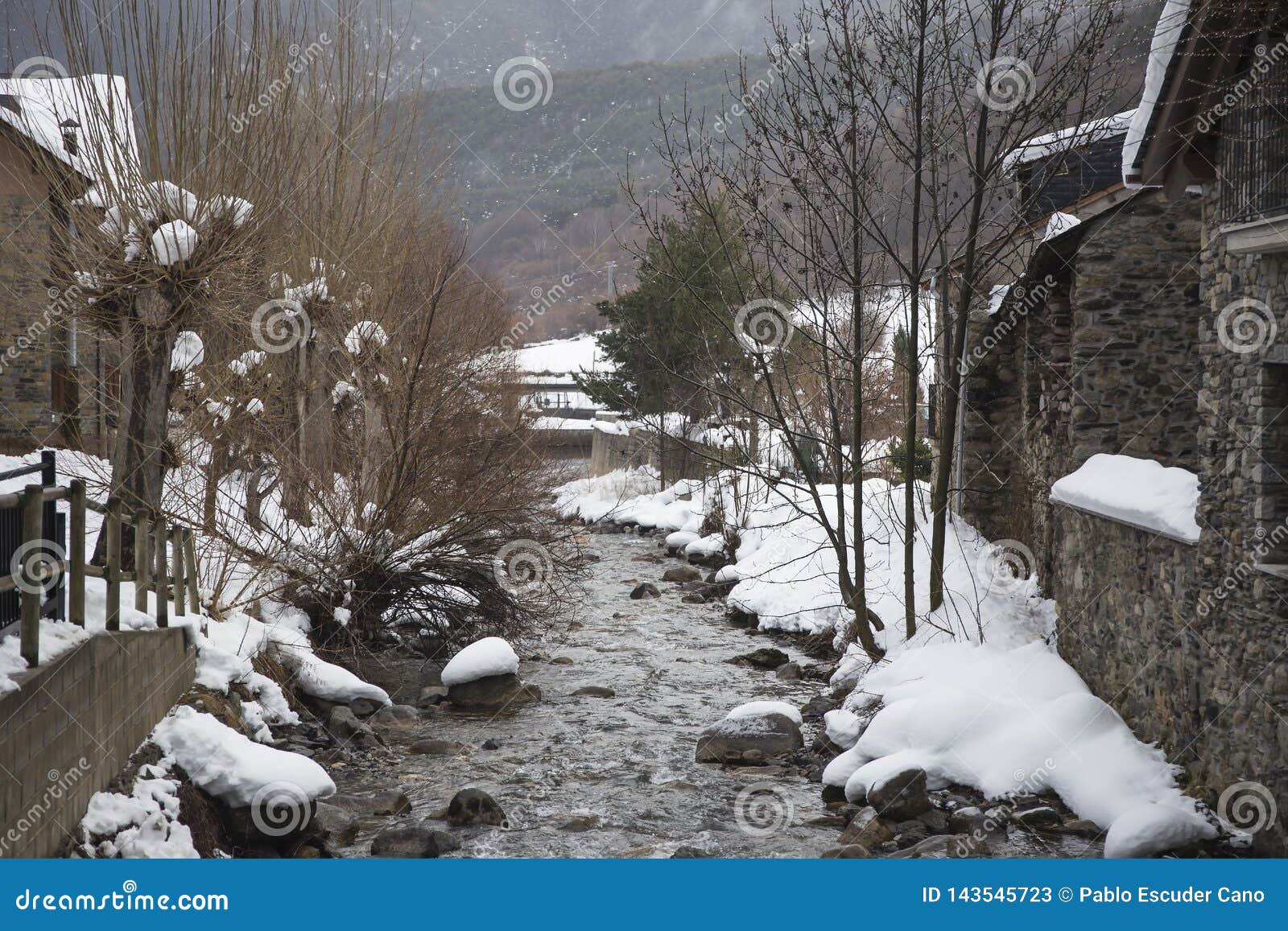 escrita river as it passes through espot in winter.