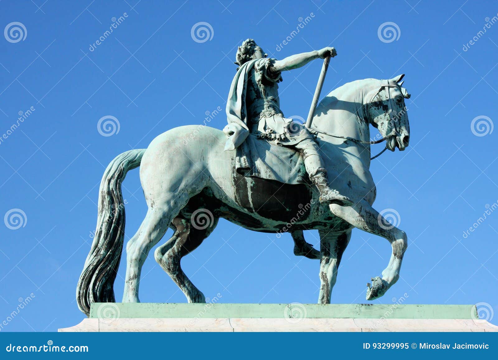 Escultura de Federico V a caballo en el cuadrado de Amalienborg en el Co