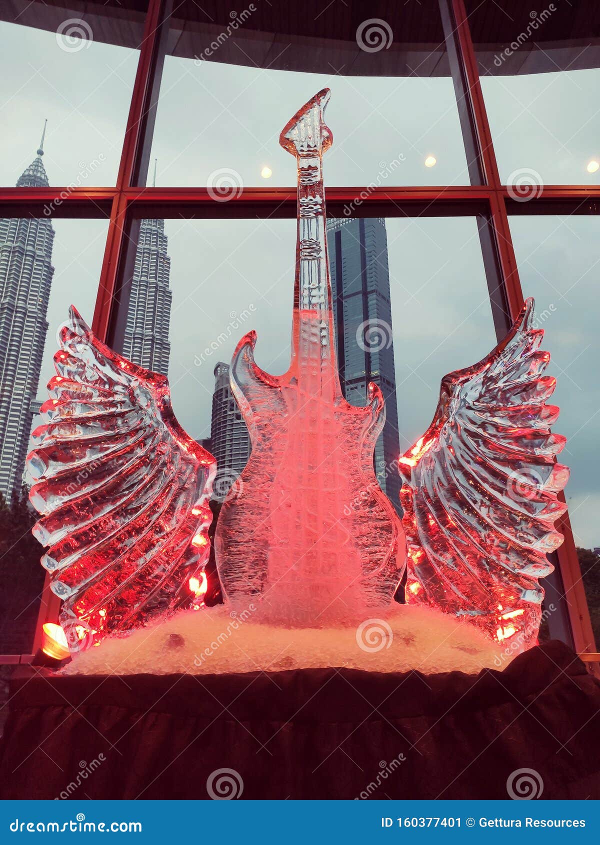 Escultura De Hielo De Roca Y Rollo Foto editorial - Imagen de alto, capas:  160377401, image size:1200x1690