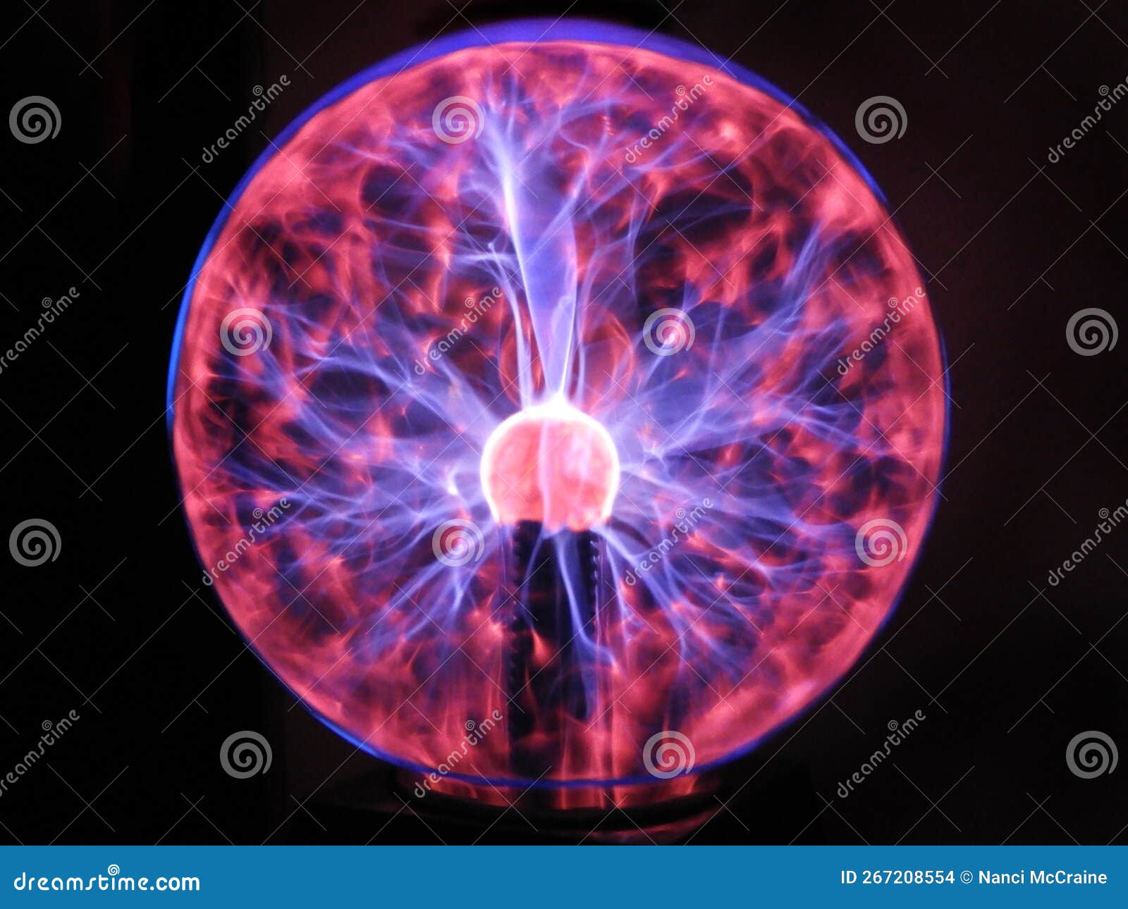 Esfera De Bola De Plasma Eléctrica De Picos De Energía Rosa Y Azul Foto de  archivo - Imagen de rosa, principios: 267208554