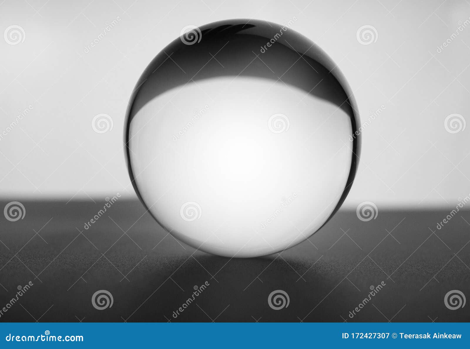 Bola Amarela - Fotografias de stock e mais imagens de Esfera - Esfera,  Tridimensional, Amarelo - iStock