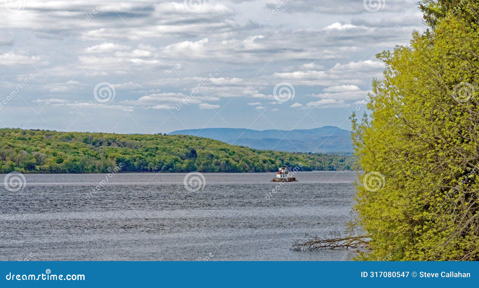 esopus meadows lighthouse on hudson river and catskills in spring